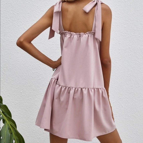 Knot Shoulder Ruffle Hem Cami Dress - Picture 4 of 4